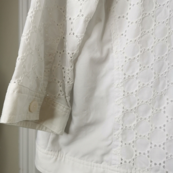 White Alia peplum style box top - Picture 9 of 9